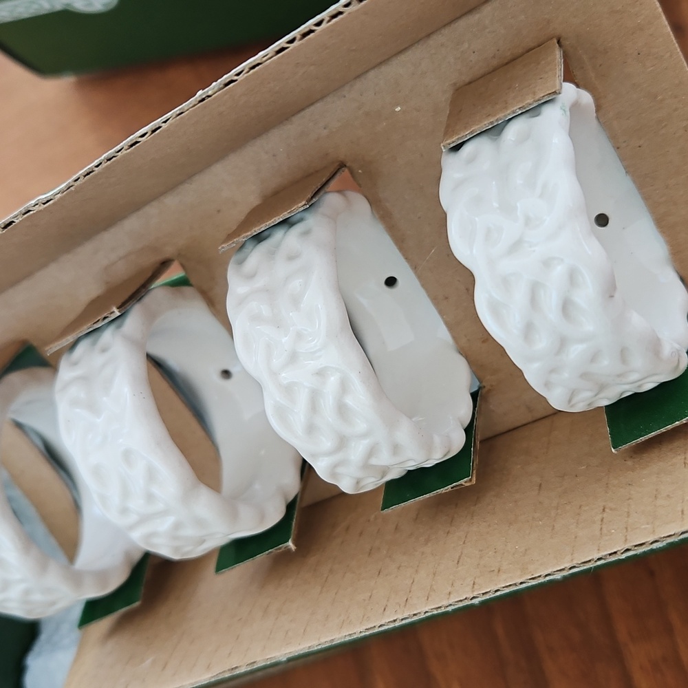 Set Of 8 Celtic Knot Porcelain Napkin Rings Irish Dining Kitchen - Picture 6 of 6